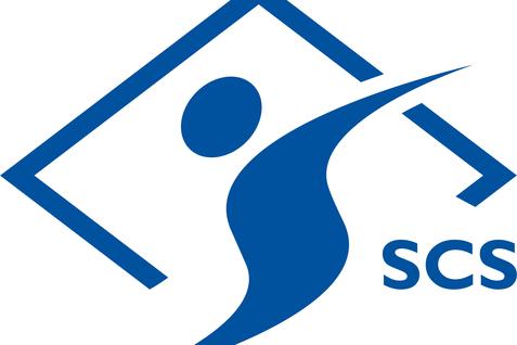 Logo der SCS mit stilisierter Figur in Blau, umgeben von einem Rechteck mit diagonalen Linien.