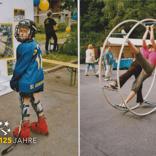 Kind in Eishockeyausrüstung steht vor einer Infowand, während zwei Personen in einem Spielgerät in Bewegung sind.