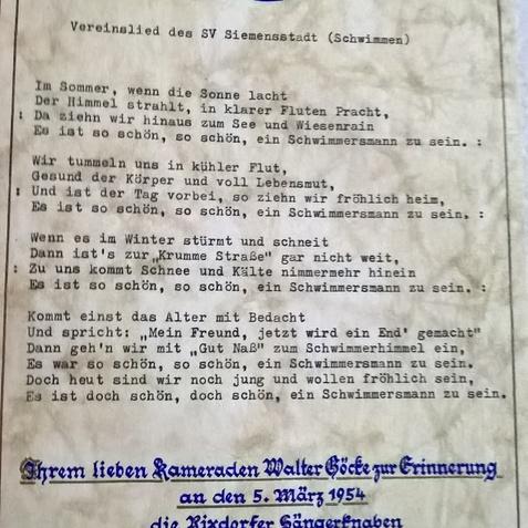 Vereinslied des SV Siemensstadt mit handschriftlichen Unterschriften und Datum vom 5. März 1954 auf vergilbtem Papier.
