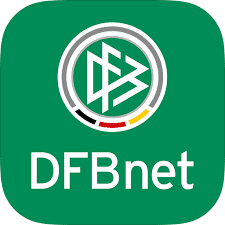 Logo von DFBNET auf gr&uuml;nem Hintergrund mit stilisierten Buchstaben und einem kreisf&ouml;rmigen Rahmen in den Farben Deutschlands.