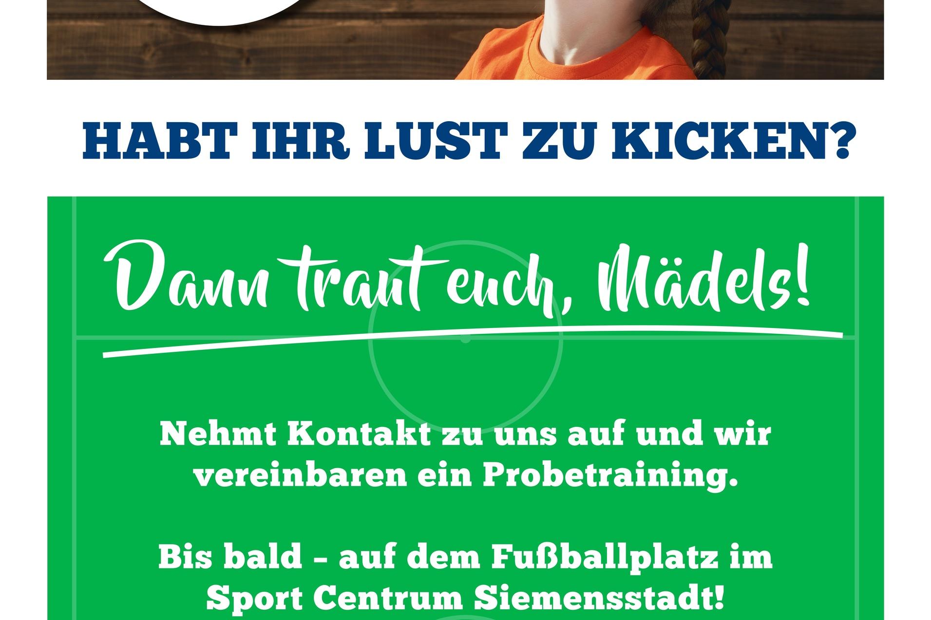 M&auml;dchen mit einem Fu&szlig;ball auf dem Kopf l&auml;chelt, umgeben von einem bunten Plakat zur Gr&uuml;ndung einer M&auml;dchenmannschaft.