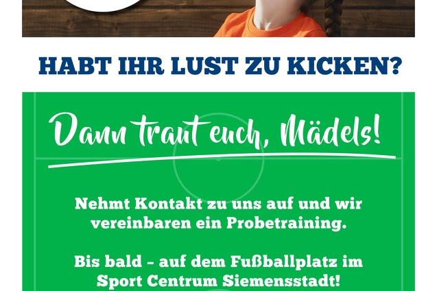 M&auml;dchen mit einem Fu&szlig;ball auf dem Kopf l&auml;chelt, umgeben von einem bunten Plakat zur Gr&uuml;ndung einer M&auml;dchenmannschaft.