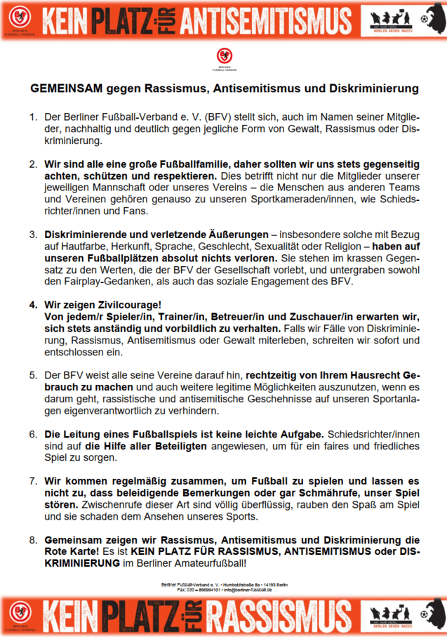 Plakat des Berliner Fußball-Verbands mit einem Appell gegen Rassismus, Antisemitismus und Diskriminierung im Fußball.