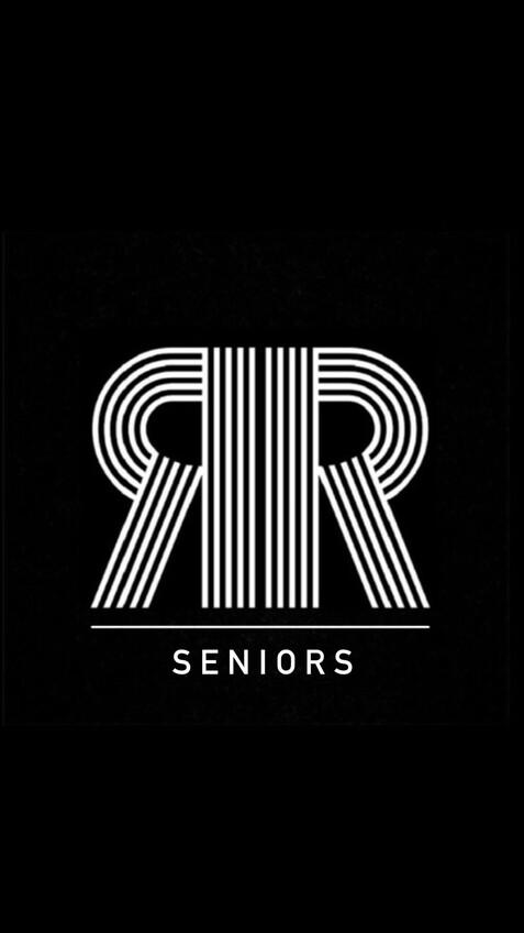 Logo mit stilisierten Buchstaben "RR" in weißer Streifenoptik auf schwarzem Hintergrund, darunter das Wort "SENIORS".