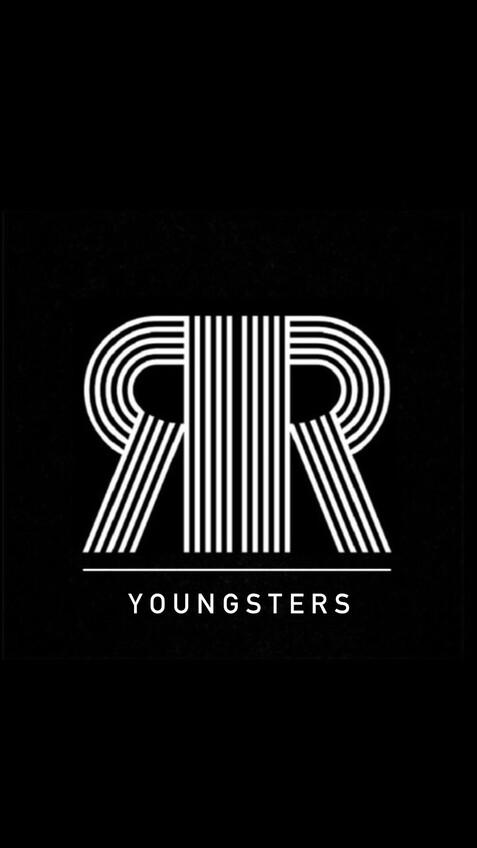 Logo mit stilisierten Buchstaben "RR" in weißen Linien auf schwarzem Hintergrund, darunter die Schrift "YOUNGSTERS".