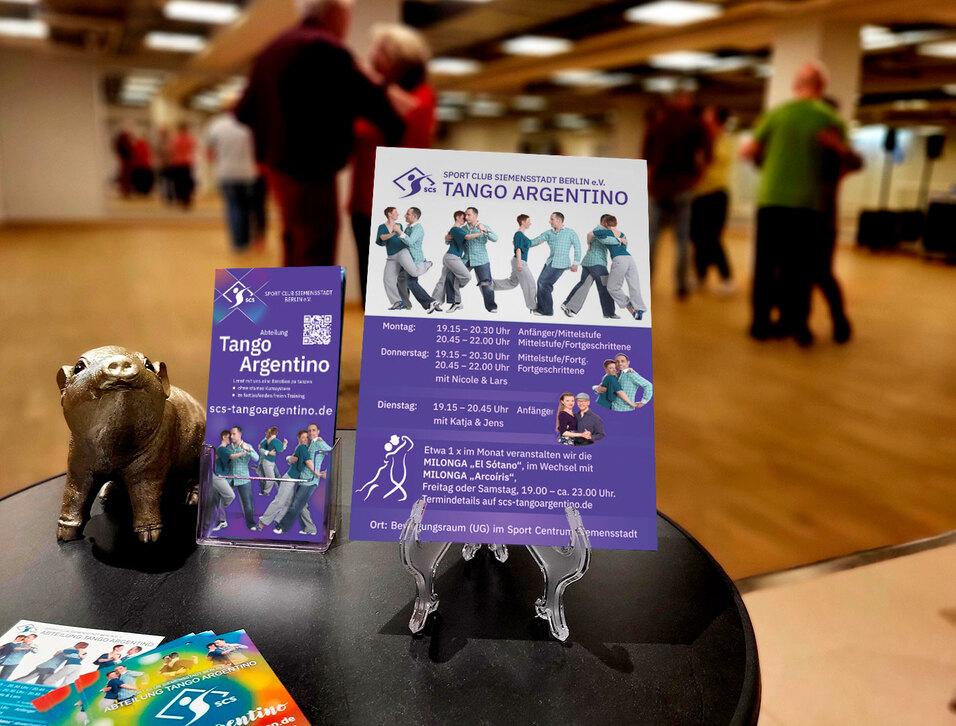 Infoflyer und Tango Trainingszene im SCS Bewegungsraum