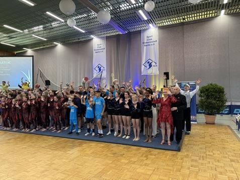 Gruppenfoto aller SCS Sportabteilungen 125 Jahre SCS Festakt 04.07.25