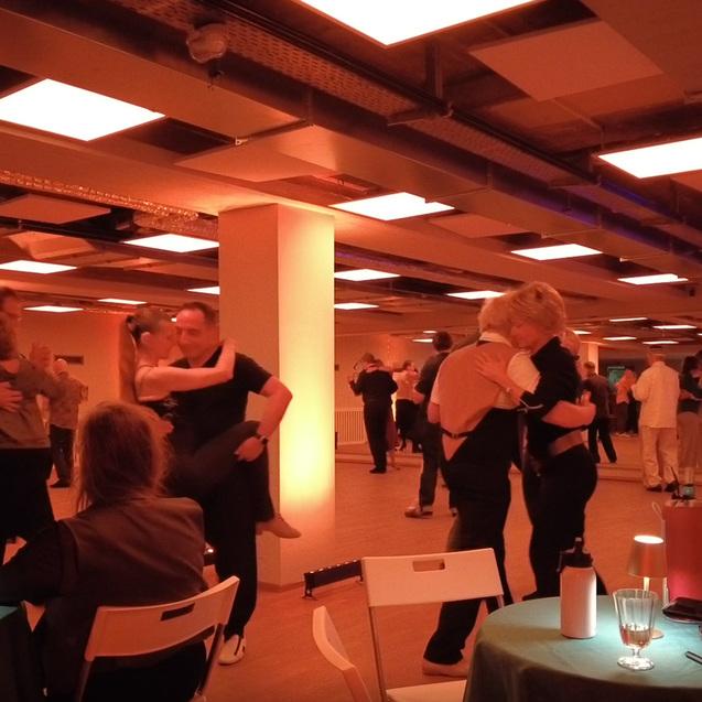 Milonga El Sotano Tanzende bei der Milonga im SCS Bewegungsraum UG