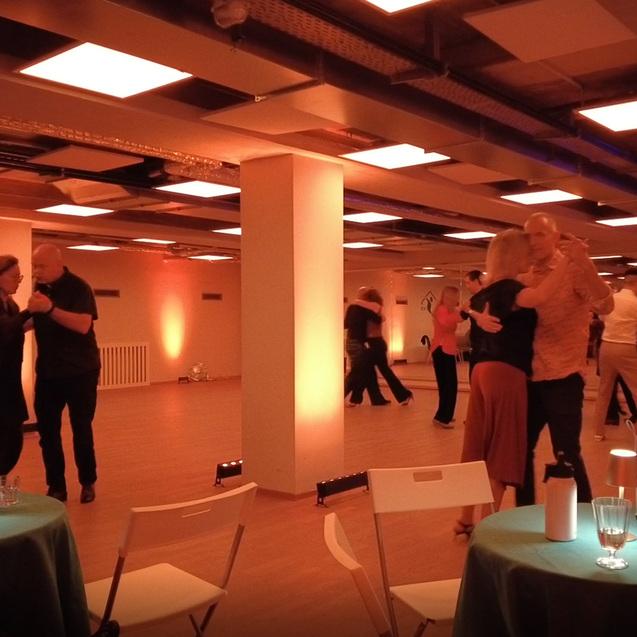 Milonga El Sotano Tanzende bei der Milonga im SCS Bewegungsraum UG