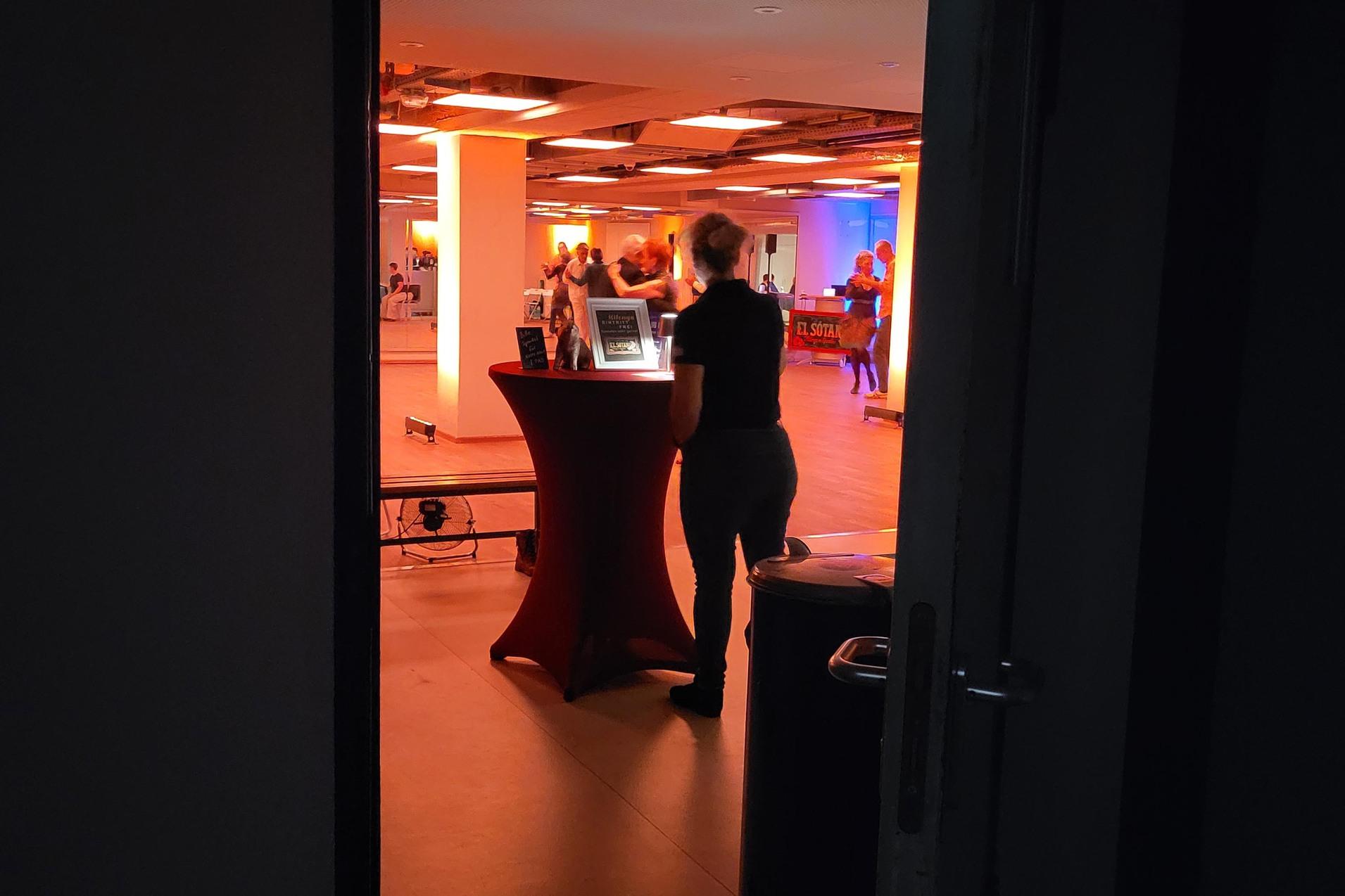 Milonga El Sotano Eingang zur Milonga im SCS Bewegungsraum UG