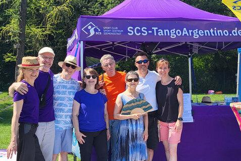 Gruppenfoto mit dem Standpräsenz Team SCS Tango Argentino