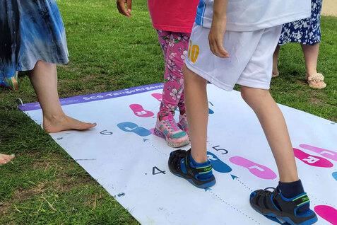 Fotoausschnitt von Beinen beim Tango Grundschritte üben