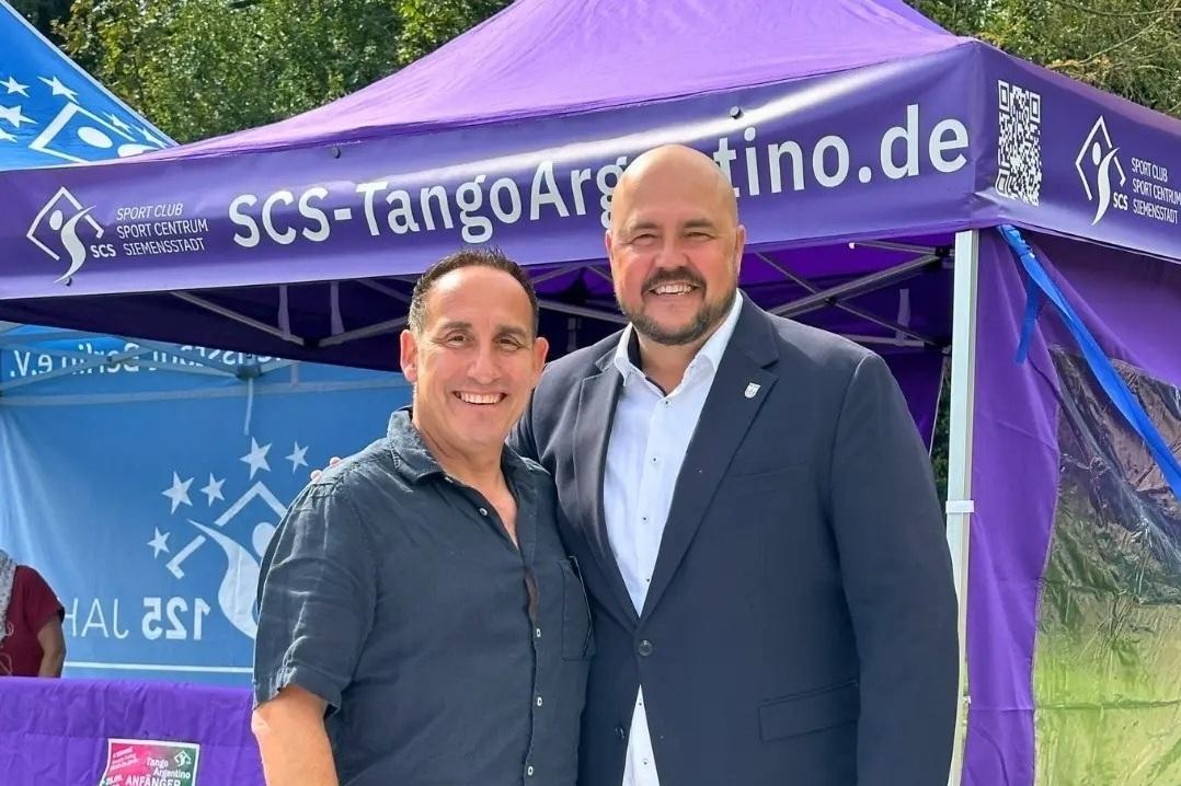 Bezirksb&uuml;rgermeister Frank Bewig und SCS Trainer Lars Ritzrau
