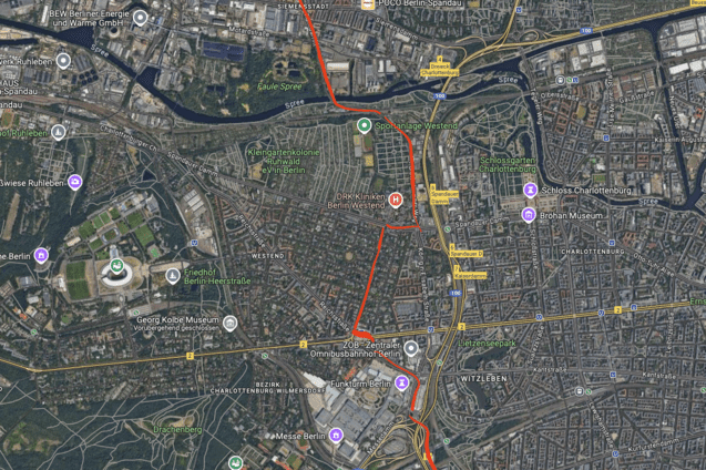 Karte von Berlin mit markierten Straßen und wichtigen Punkten wie ZOB und Sportanlagen in Westend.