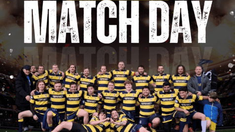 Gruppenshot von Rugbyspielern in gestreiften Trikots, umrahmt von Informationen zum Match Day in Berlin.