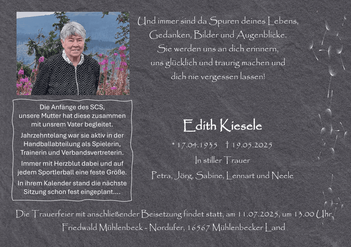 Trauerkarte mit einem Foto einer lächelnden Frau und textlichen Erinnerungen und Angaben zur Beisetzung.