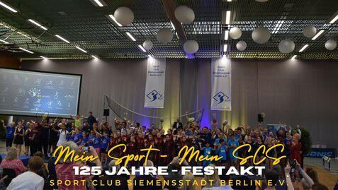 Gruppenevent zum 125-jährigen Jubiläum des Sport Clubs Siemensstadt Berlin e.V. mit jubelnden Mitgliedern.