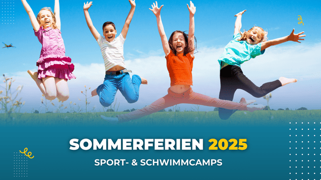 Vier Kinder springen fröhlich in die Luft vor einer grünen Wiese unter blauem Himmel, mit dem Text „Sommerferien 2025“.