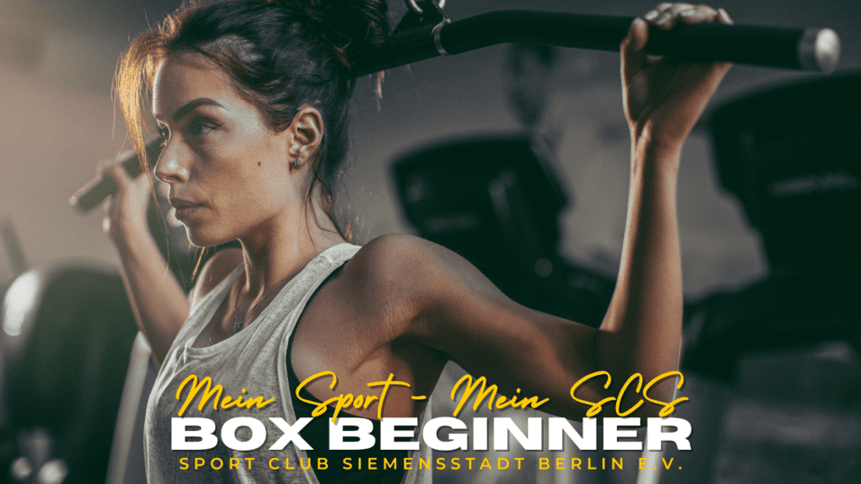 Junge Frau hebt eine Langhantel im Fitnessstudio, fokusiert auf das Training. Hintergrund zeigt verschwommenes Fitness-Equipment.