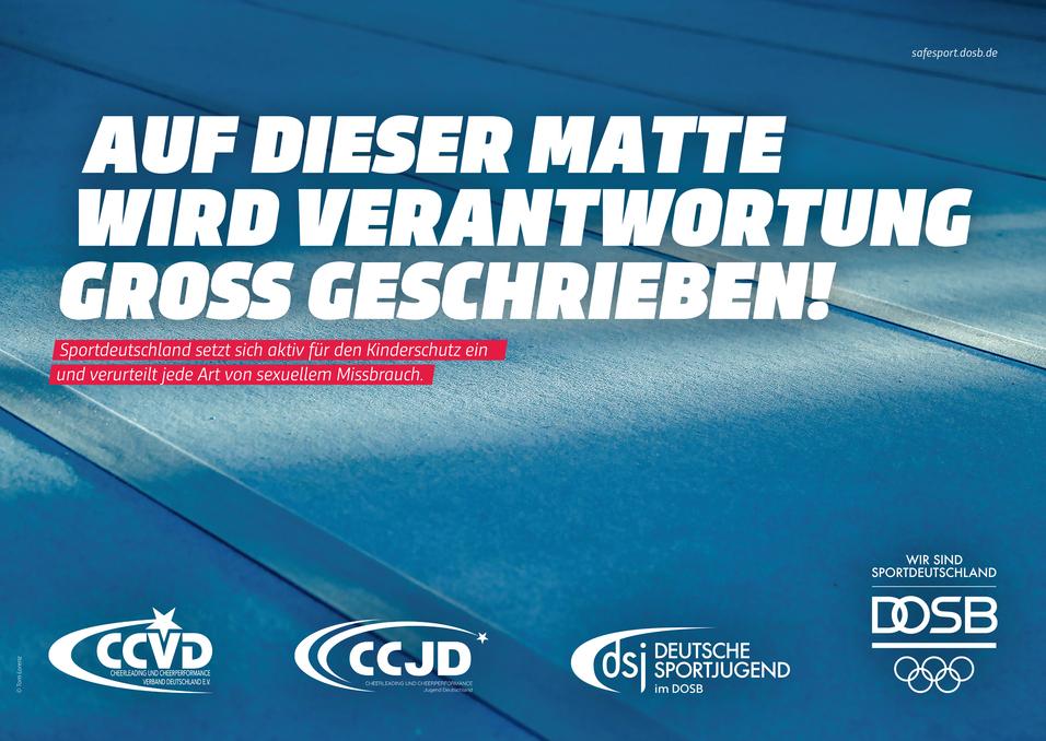 Blaue Turnmatte in Nahaufnahme; Schrift: „Auf dieser Matte wird Verantwortung groß geschrieben!“